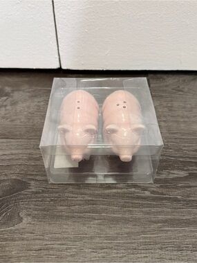New in Box The Spring Shop Pig Ceramic Salt & Pepper Shakers